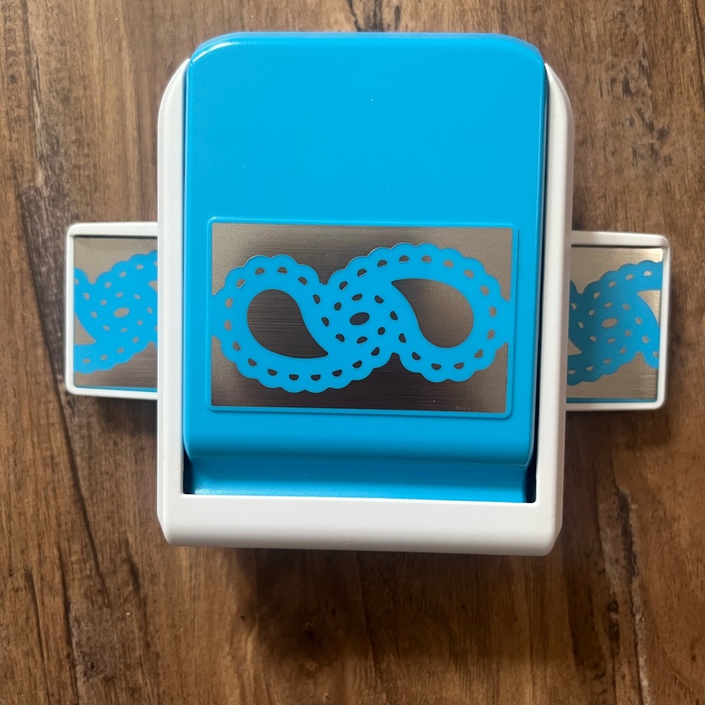 CREATIVE MEMORIES PAISLEY BORDER PUNCH